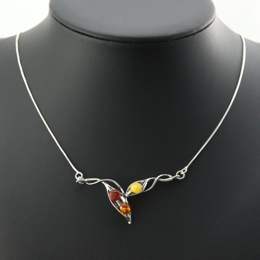 Sterling silver necklace with natural Baltic amber - Picture 5 of 13